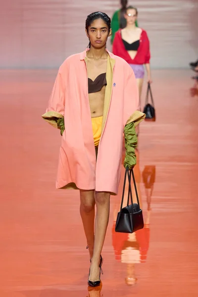 Look 25
